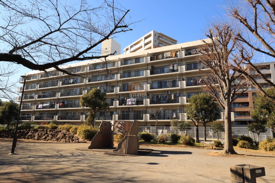 コスモ葛飾鎌倉は、昭和61年築、6階建のマンションです。