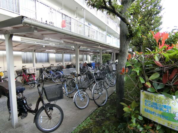 東大島ハイライズ外観共用部7｜駐輪場。適切に整備されています。