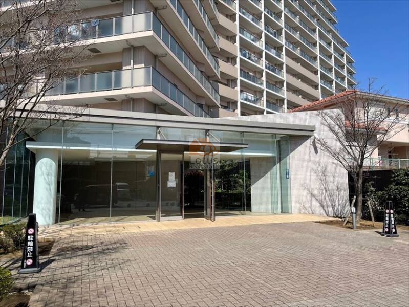 レーベンスクエアリハート東京エントランス３｜フロントサービス、キッズルームなど共用施設も充実しています。自走式駐車場100％完備しています。