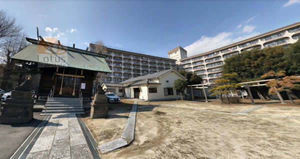 本一色天祖神社｜マンションの東南側には本一色天祖神社、須賀神社、鹿島神社、浅間神社などの神社の境内があります。