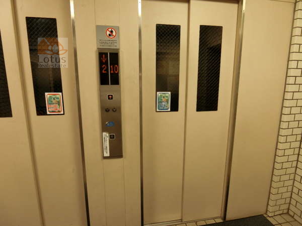 中葛西スカイハイツ外観共用部2｜エレベータは２機ありました。