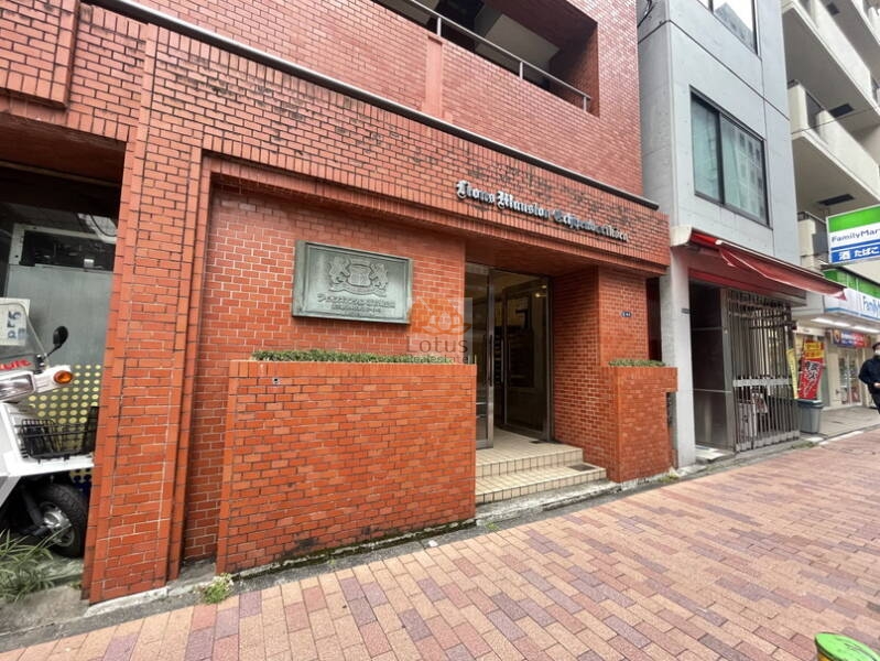 ライオンズマンション越前堀公園エントランス１｜東西線他「茅場町」駅、日比谷線他「八丁堀」駅が利用できます。