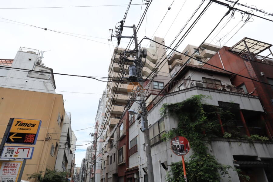アルファホームズ浅草外観2｜周辺は、下町情緒あふれる商業地域として知られています。