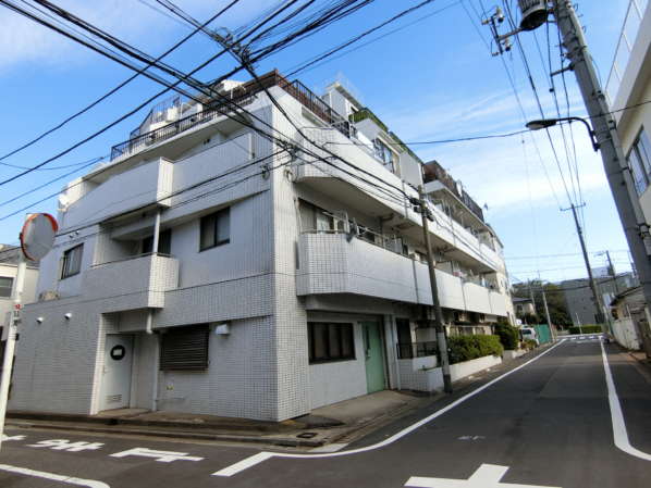 キャッスルマンション千早町外観共用部2｜キャッスルマンション千早町は５階建てのマンションです。「千川」駅から徒歩５分の住宅街にあります。