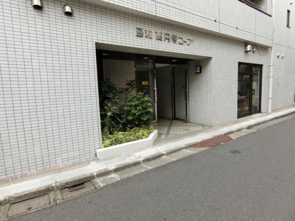 藤和高円寺コープ外観共用部9｜エントランスは安心のオートロック付きです。