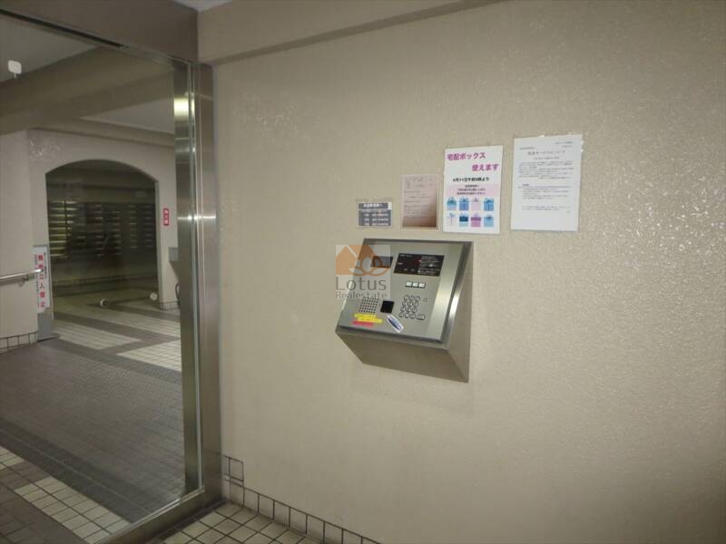 汐浜サンハイツエントランス１｜安心のオートロック付きマンションです。