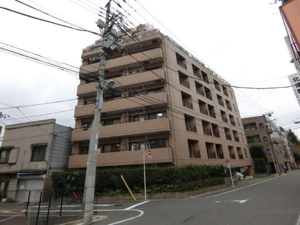 ドムール浅草外観共用部4｜ドムール浅草は平成12年築の9階建てのマンションです。銀座線「浅草」駅から徒歩12分です。近くに細長い山谷堀公園がある静かで落ち着いた住宅地です。