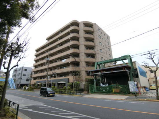 ライオンズマンション船堀グリーンロード外観共用部2｜総戸数４６戸の中規模マンションですが、外観は堂々とした印象をうけました。