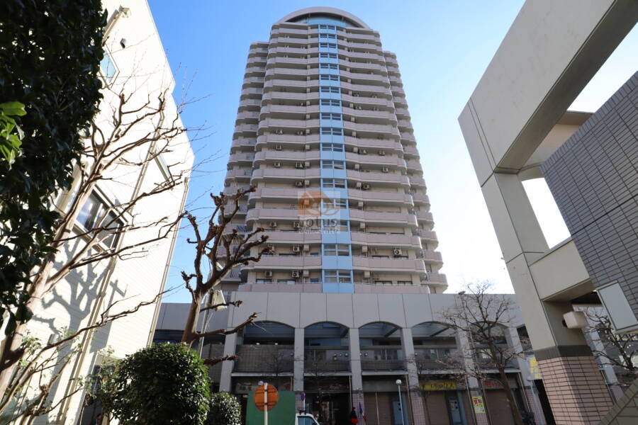 ツインタワー住利住吉館外観1｜ツインタワーすみとし住吉館は２１階建てのタワーマンションです。２００世帯以上の大規模コミュニティで、１階には商業施設も入っています。