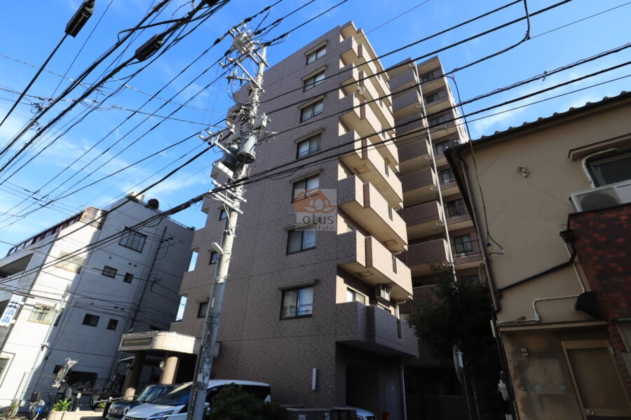 ライオンズステーションプラザ新小岩外観4｜エントランスは北西側にあります。