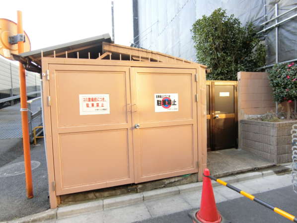 竹の塚マンション外観・共用部5｜ゴミ置き場は棟外に設置済みです。