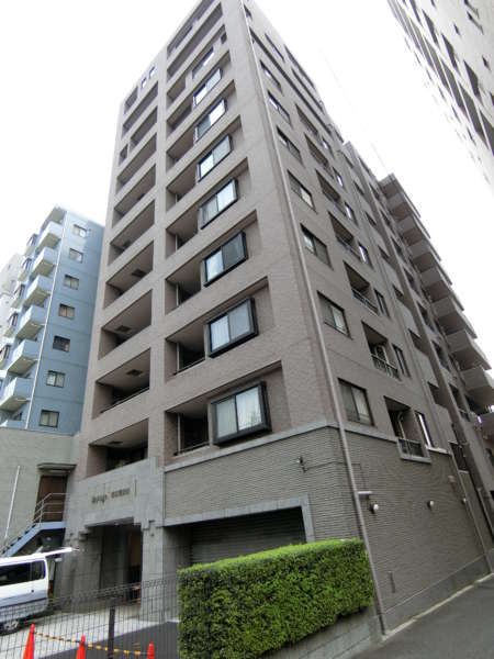 ぺイサージュ音羽壱番館外観共用部2｜南北振り分けの構造になっています。