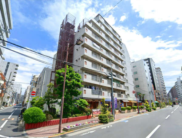 入谷松が谷マンション外観３｜入谷松が谷マンションは１０階建てのマンションです。こと問通りから一歩入った立地です。南側には松が谷公園があります。