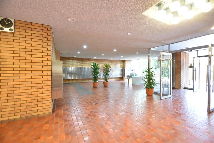 イトーピア東大島共用部３｜大規模マンションにふさわしいゆったりとしたエントランスホールです。