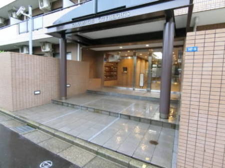 金町シティハイツのエントランスです。築も古くなく管理は適切にお紺われているようすで、清潔でした。