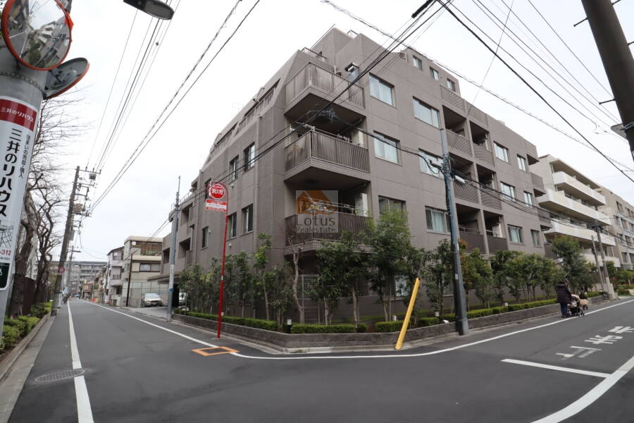 パークハウス駒込桜郷外観11｜パークハウス駒込桜郷は平成２２年築、８階建てのマンションです。山手線他「巣鴨」駅から徒歩5分の閑静な住宅地に立地します。山手線他「駒込」駅も徒歩圏内です。