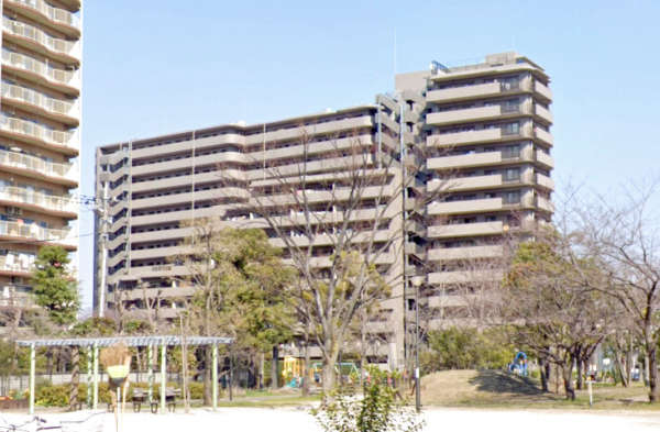 コスモシティ北千住外観３｜西側には関屋公園があります。