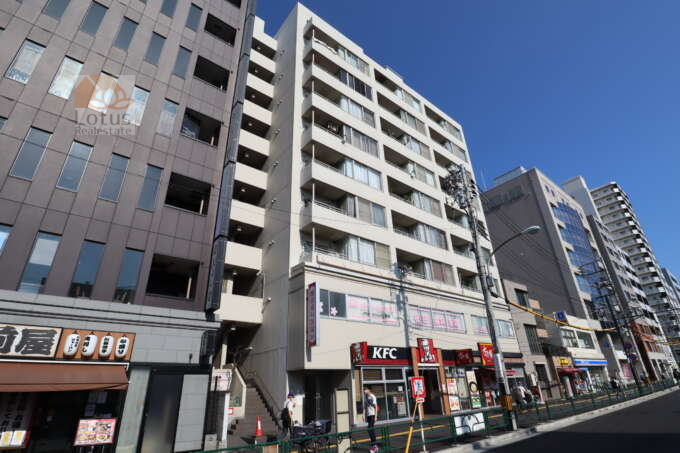 サニーハウス東陽町外観2｜サニーハウス東陽町は昭和６０年築、１０階建てのマンションです。東陽町駅から徒歩５分圏内のアクセスのよい立地です。近くには区役所、コンビニ、飲食店などあります。