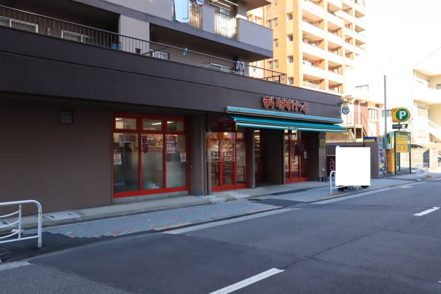 亀戸クリーンハイツ共用部5｜１階部分にはまいばすけっとが出店しています。