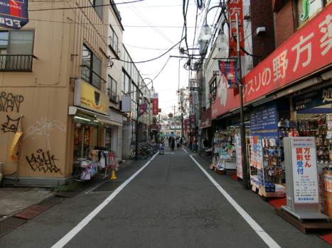 野方駅8｜商店街が近く便利です。活気のある楽しそうな商店街と感じました。