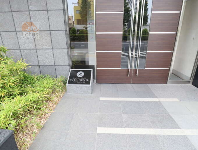 ランドステージ北千住ジョイスクエアエントランス1｜オートロック付きで安心です。