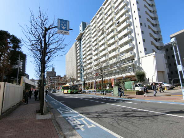 コンドミニアム葛西アプローチ4｜西葛西駅を西口を出ますとコンドミニアム葛西までの道はいくつかありますが、今般は最もわかりやすい、小島２丁目団地の脇を通ることとします>