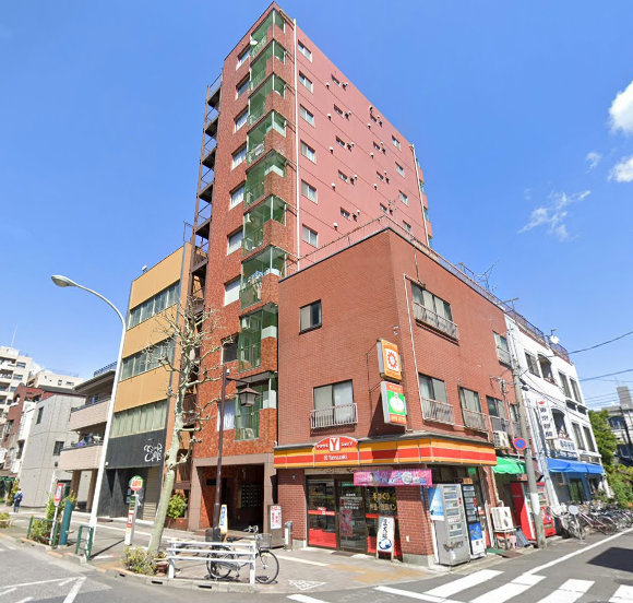 竜泉第１２ウィーンハイツ外観１｜竜泉第１２ウィーンハイツは昭和５７年築、１０階建てのマンションです。国際通りに面しています。最寄り駅は日比谷線「三ノ輪」駅です。つくばＥＸ「浅草」駅も利用可です。