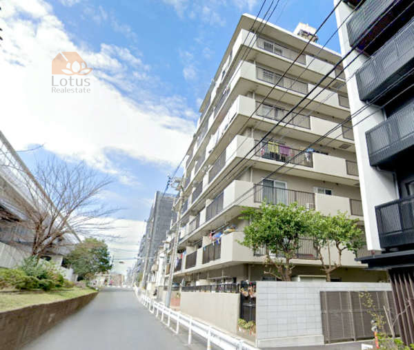 エンゼルハイム大島外観３｜「エンゼルハイム大島」は昭和５６年築、７階建てのマンションです。旧千葉街道沿いに面した立地です。