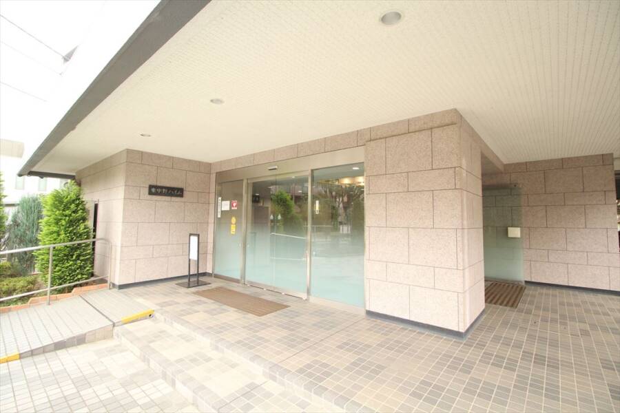 東中野ハイムエントランス４｜総戸数２００戸の大規模マンションです。管理体制は良好です。