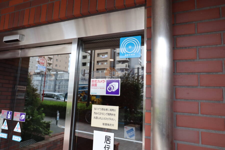 西新宿ビューハイツエントランス4｜エントランスでは都の