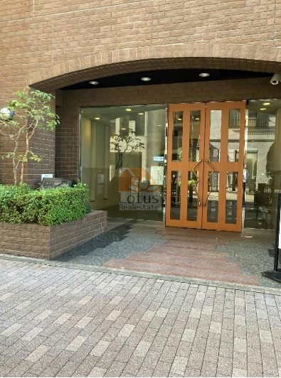 コンフィール日本橋アクアシティエントランス１｜エントランスはオートロック付きで安心です。