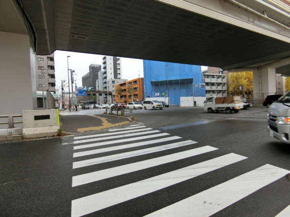 ジャパンハイツ方南アプローチ2｜歩いていると程ないところで環七にぶつかりますので、左折です。