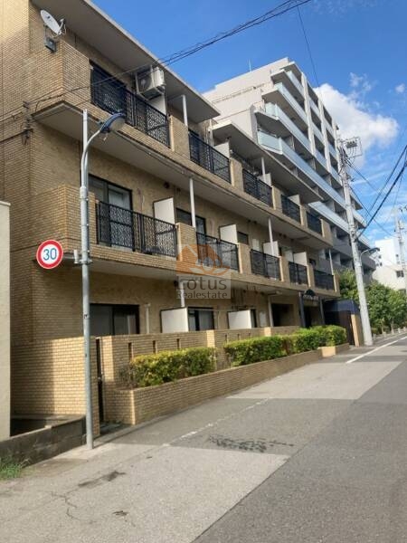 チサンマンション滝野川外観８｜外壁はレンガ調のデザインで温かみを感じさせます。