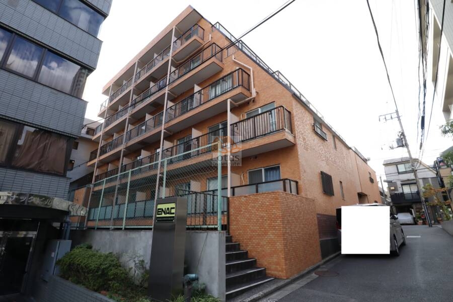 ライオンズマンション西新宿第５外観4｜ライオンズマンション西新宿第５は昭和５６年築、５階建てのマンションです。周辺は閑静な住環境です。最寄りは西新宿五丁目駅ですが、新宿駅も利用可です。