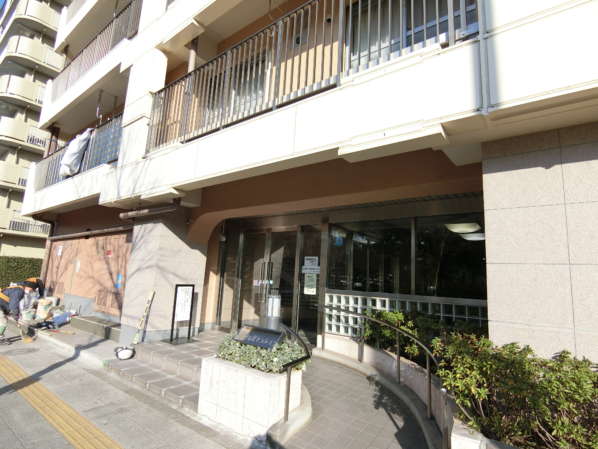 竹の塚マンション外観・共用部10｜エントランスです>