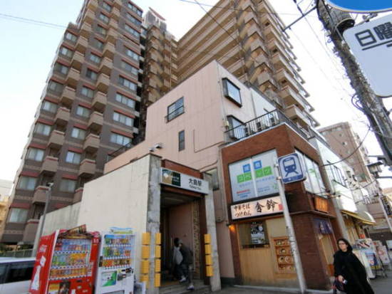 エクセル大島アプローチ1｜エクセル大島の最寄り駅は都営新宿線大島駅です。出口はＡ３出口が楽でしょう。