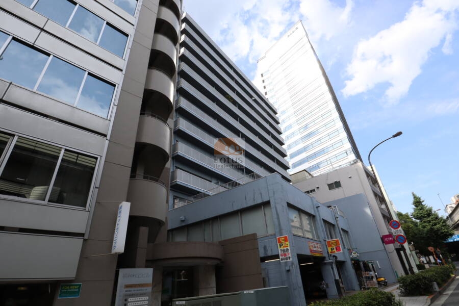 初台ハイツ外観5｜初台ハイツは昭和47年築、１３階建のマンションです。京王線「初台」駅から甲州街道を徒歩３分です。