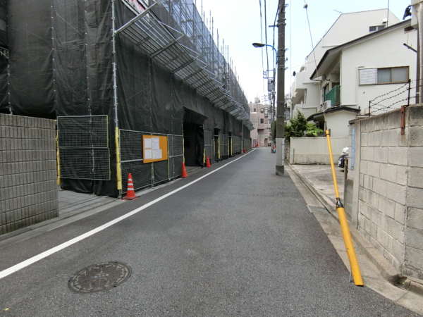 コープ戸山台アプローチ6｜しばらく道なりに進みます。クランクなどありますが、そのまま進みます。