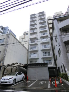 吾妻橋マンションの北側の外観です。同マンションは南北振り分けになっています。