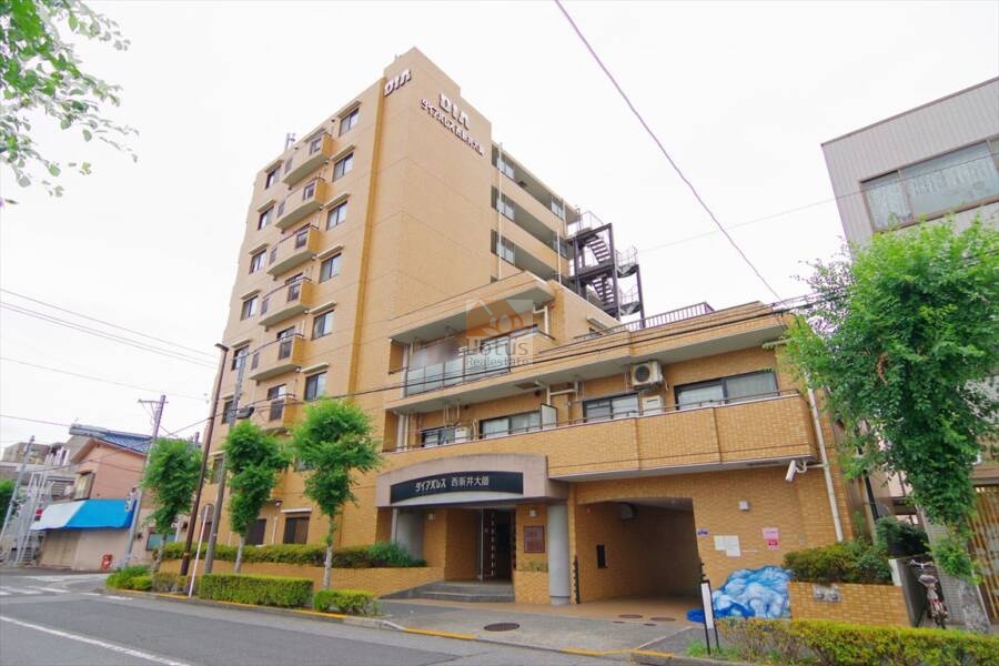 ダイアパレス西新井大師外観４｜ダイアパレス西新井大師は、1995年（平成 7年）に建てられた、8階建てのマンションです。