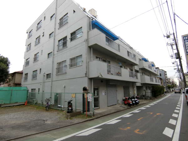 ダイアパレス大島外観共用部3｜ダイアパレス大島は昭和53年築、5階建てのマンションです。