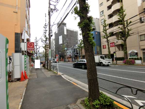 ハイツ面影橋アプローチ17｜駅を出ますとすぐに目白通りあたりますので、これは渡ります。