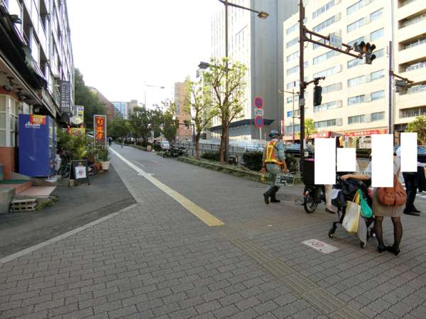 春日タウンホームアプローチ2｜駅は文京シビックセンター（区役所）という施設で、駅を出ますと富坂下という交差点になります。この交差点を春日通りに沿って西に歩きます。