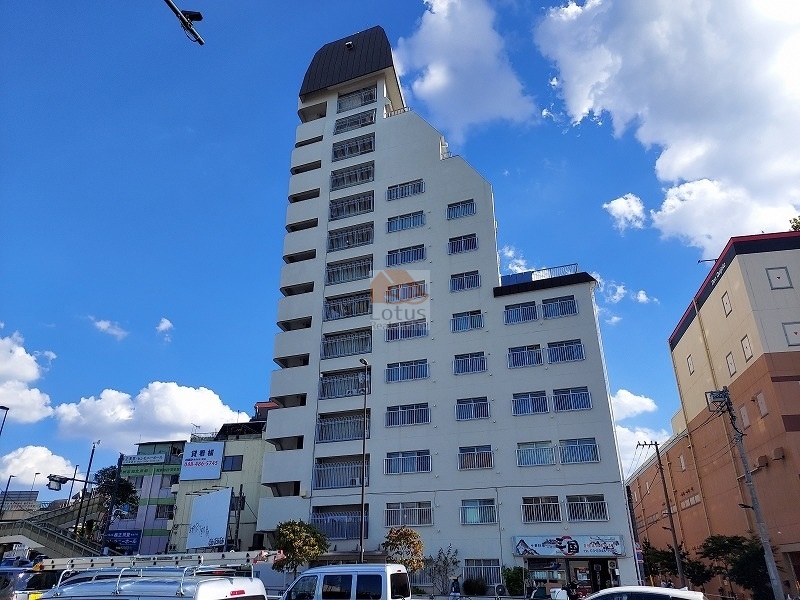 タカシマ志村マンションは昭和49年築、13階建てのマンションです。