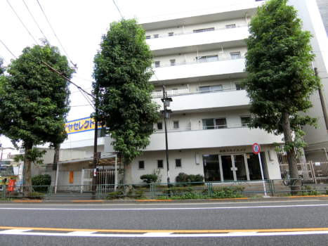 沼袋スカイハイツ外観・共用部1｜沼袋スカイハイツは新青梅街道沿いにありますが、バルコニーは反対の南側にある日当たりの良いマンションです。