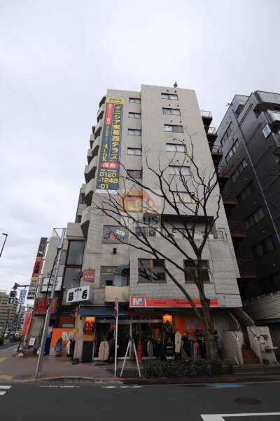 シャトーモーリス外観2｜飲食店などのテナントが入居しています。