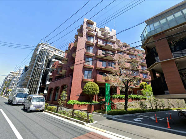 小石川安藤坂東方マンションは昭和52年築、７階建てのマンションです。