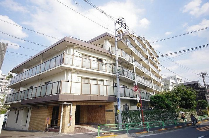 中野弥生町スカイハイツ外観共用部 (9)｜中野弥生町スカイハイツは昭和５７年築、７階建てのマンションです。