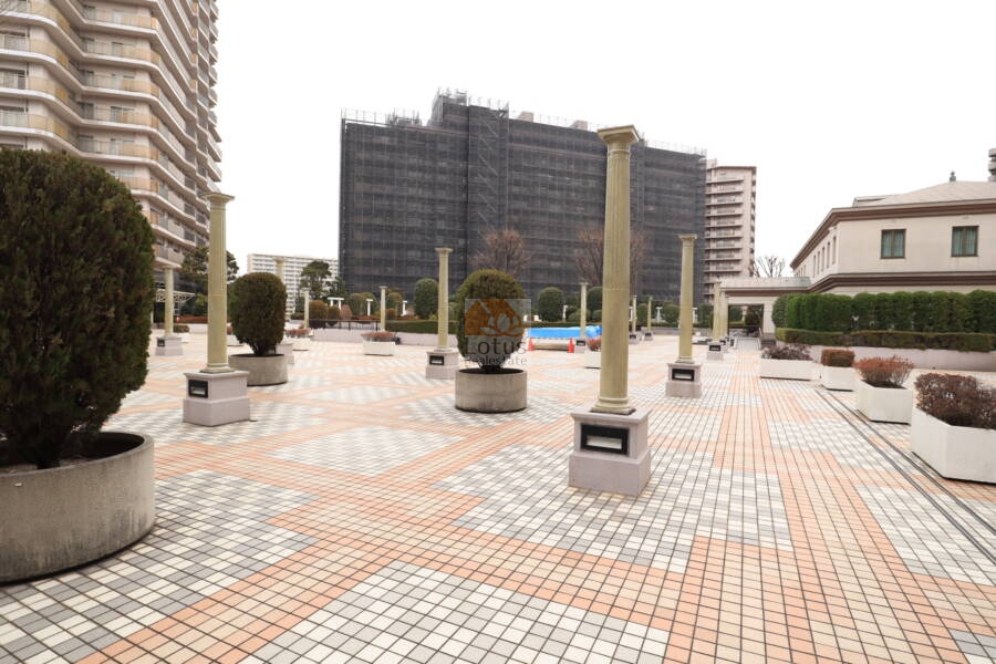 Ｅポート＆Ｆポート噴水｜噴水。右手がプライムハウス（管理棟）、奥はＦポートが大規模修繕中でした。