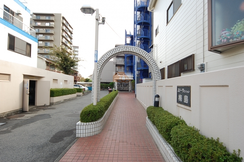ストークマンション梅島2｜エントランスアプローチです。